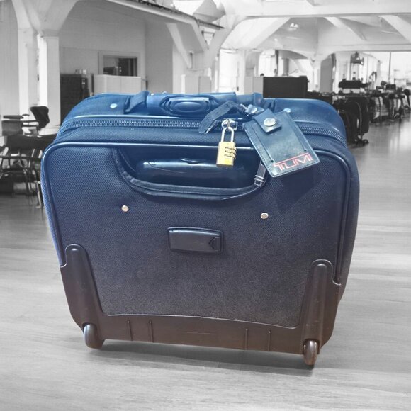 Deluxe TUMI 2-wheeled Laptop Brief Travel Case  - Gently Used - Great Condition - Picture 4 of 12